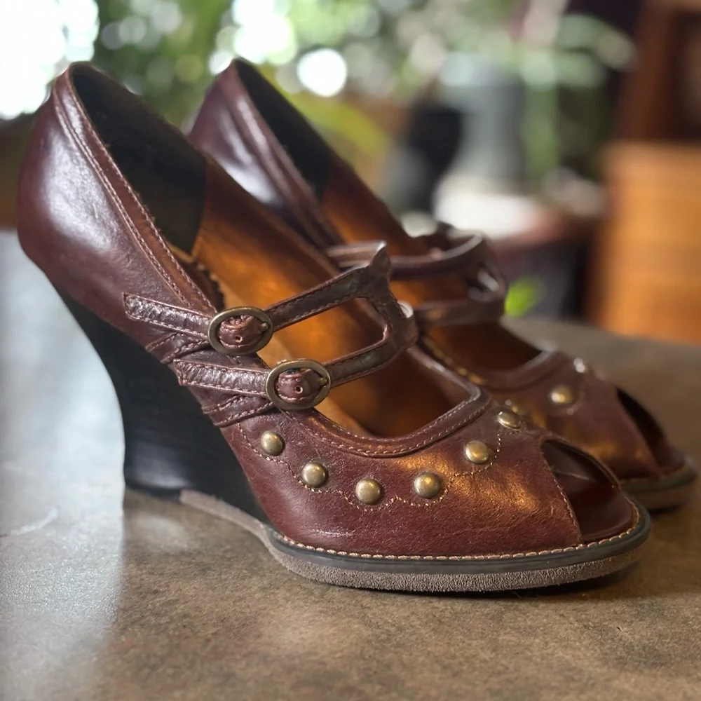 Kenzie Brown Wedge Shoes with Vintage Straps - Picture 2 of 7